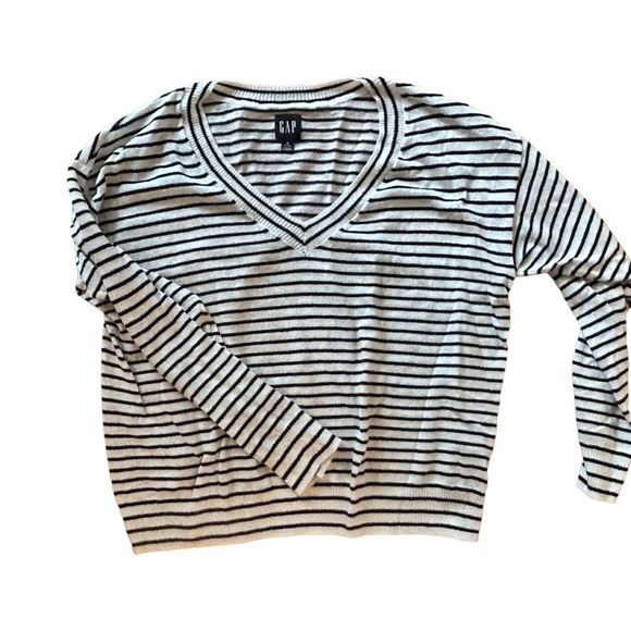 GAP Black and White V Neck Sweater - Picture 3 of 7